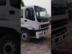 شاحنة مضخة الخرسانة Zoomlion 38 متر من عام 2013 تم تجديدها لتركيب هيكل Isuzu